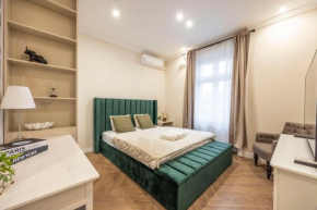 DeLuxe City Center T6 Residence with Balcony